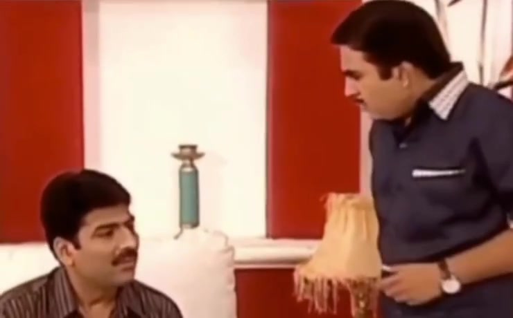Jethalal: Kuch samjhe? Friend: Nahi aap? Jethalal: Main toh bilkul hi nahi samjha. Friend: Toh main kya khaak samjunga!