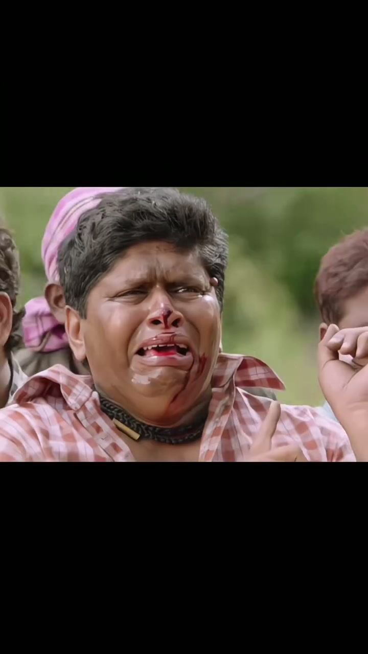 Allu Arjun showing his strength to the gang