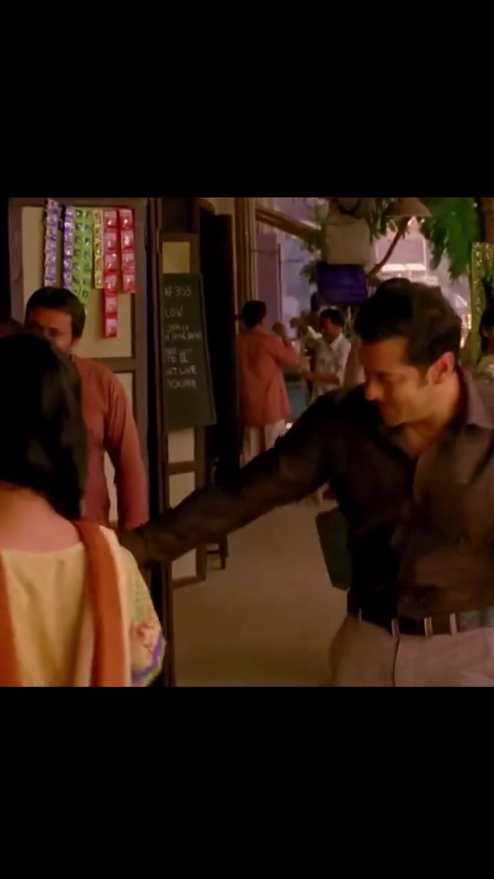 Aakh tere te tujhko saanj sawere, naino mein basiya jaise nain ye tere.