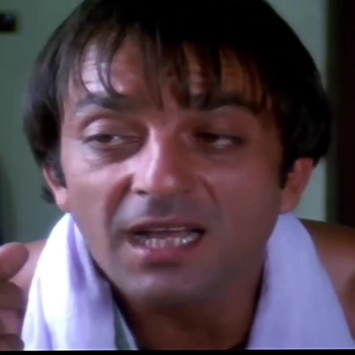 Sanjay Dutt: 'Ae baba, 50 side hai dimak mein, 40,000 rupaye deta hai kya?' Man: 'Kya karega tu 40,000 rupaye mein?'