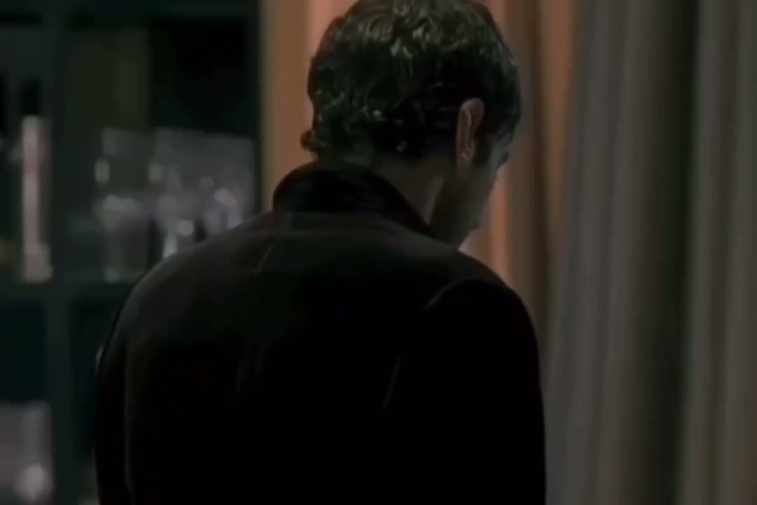 Chod do yeh aadat, chod do... Kya rakha hai isme? Main madad karungi... Main chudwa dungi ise, ek mauka toh de ke dekho.