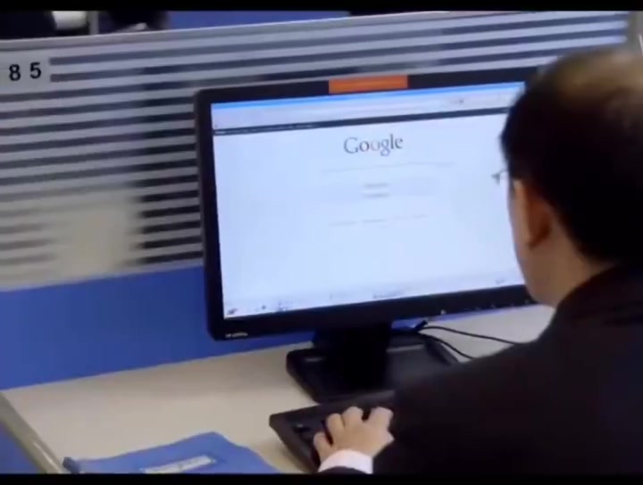 No one is doing anything. There is no typing, no mouse clicking, nothing. We saw one guy looking at the Google homepage, but he wasn't searching for anything. He was just staring blankly at the screen.