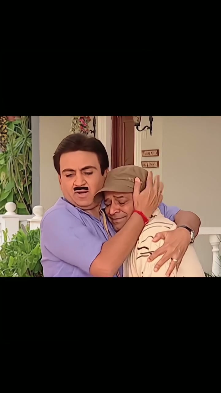 Are baap re! Yeh kisne kiya? Meine nahi kiya, main toh just abhi aaya. Haan, nahi, nahi. Are bhai, are tujhe kaun bol raha hai? Nahi, nahi.