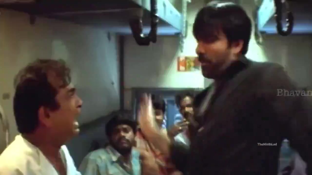 Aa.. aa.. aa.. (singing and slapping in rhythm)