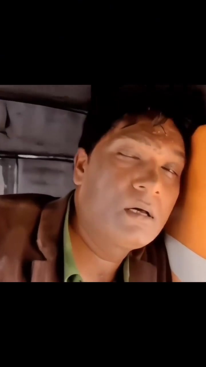 Sunil Pal tired in an auto rickshaw