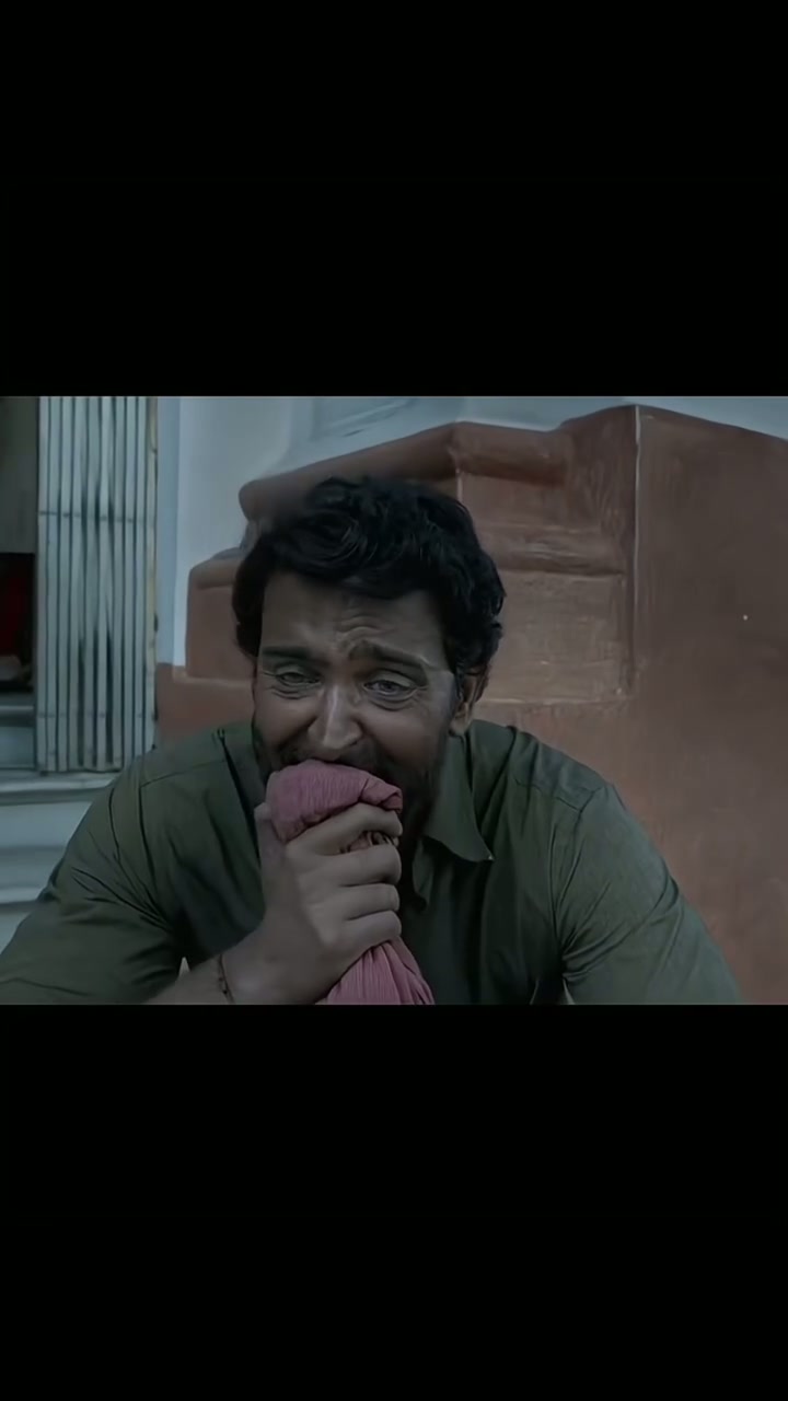 Hrithik Roshan Crying in Super 30