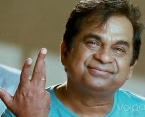 Brahmanandam showing three fingers